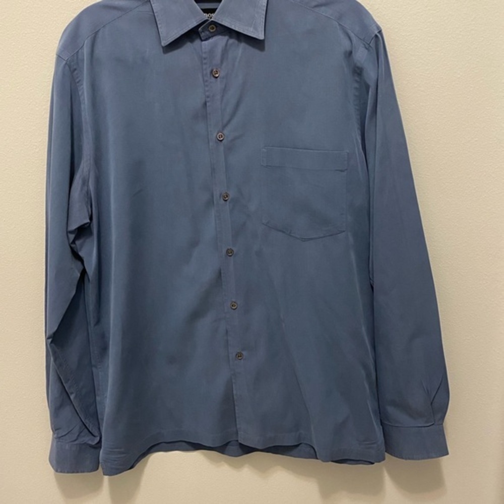 Men’s Hugo Boss med blue button down shirt 15 1/2 excellent condition